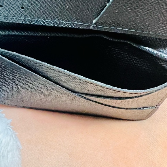 Authentic LV men’s card holder wallet - Picture 8 of 14